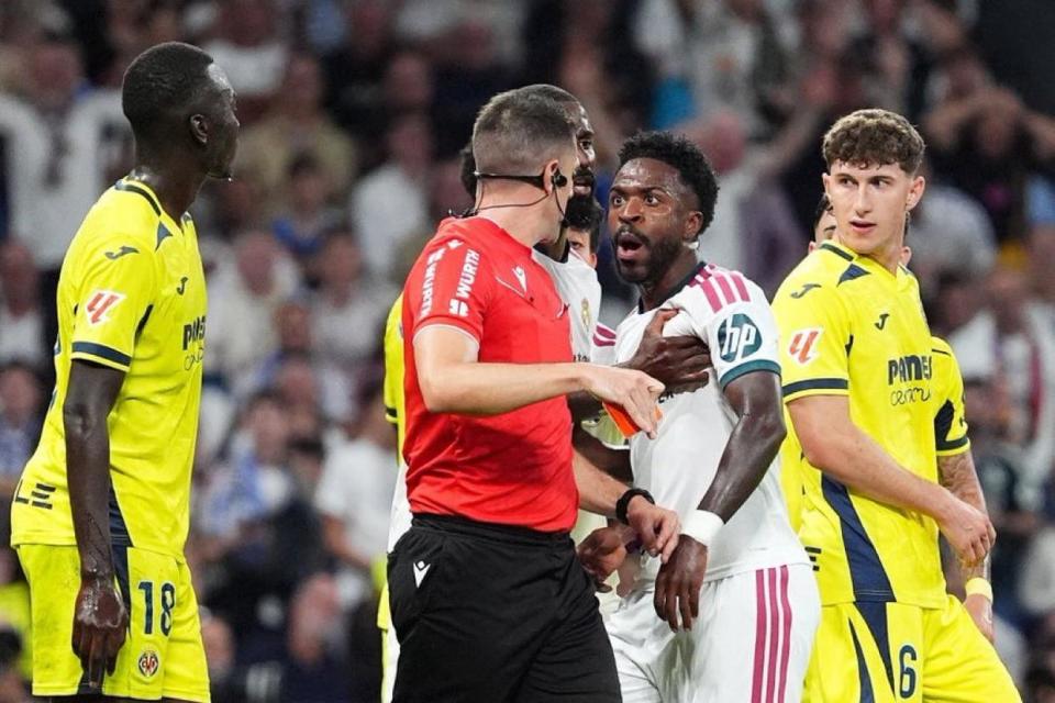 Góc Nhìn WINDD: Sao lại táy máy thế? Ngôi sao Real Madrid lẽ ra ghi bàn ấn đị